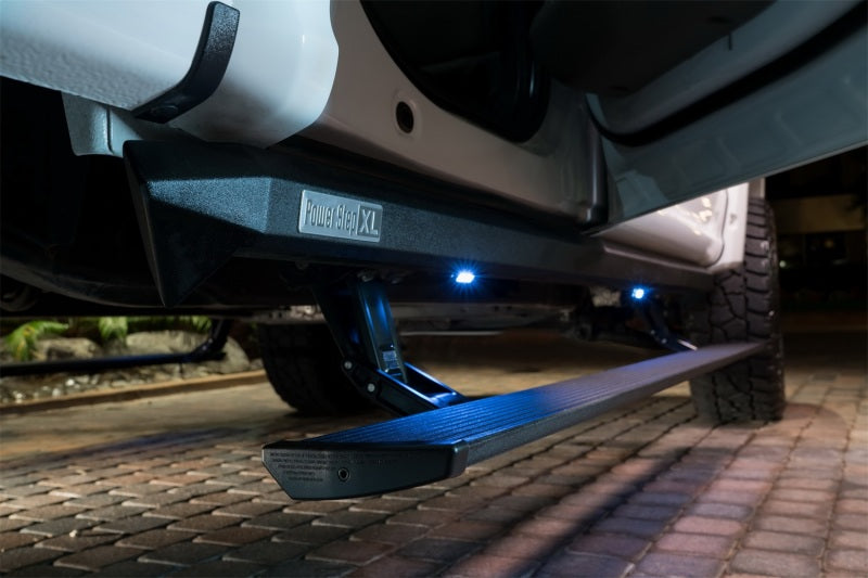 AMP Research 20-23 Chevy Silverado 1500 Crew Cab PowerStep XL - Negro (incluye iluminación de estilo OEM)