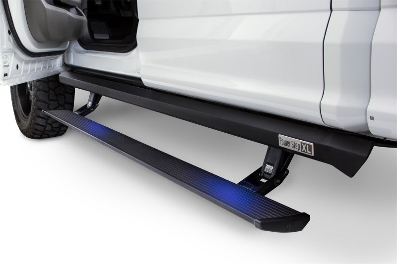 AMP Research 20-23 Chevy Silverado 1500 Crew Cab PowerStep XL - Negro (incluye iluminación de estilo OEM)