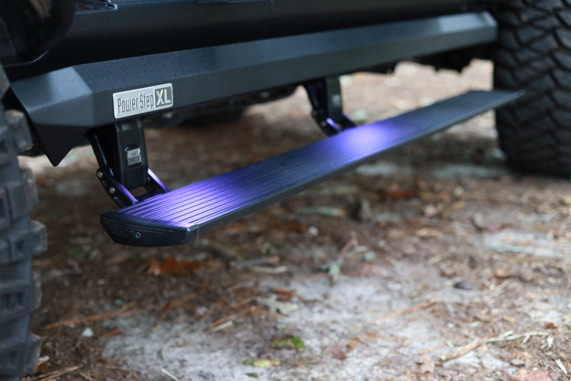 AMP Research 2007-2018 Jeep Wrangler JKU 4DR PowerStep XL - Negro (incluye iluminación de estilo OEM)