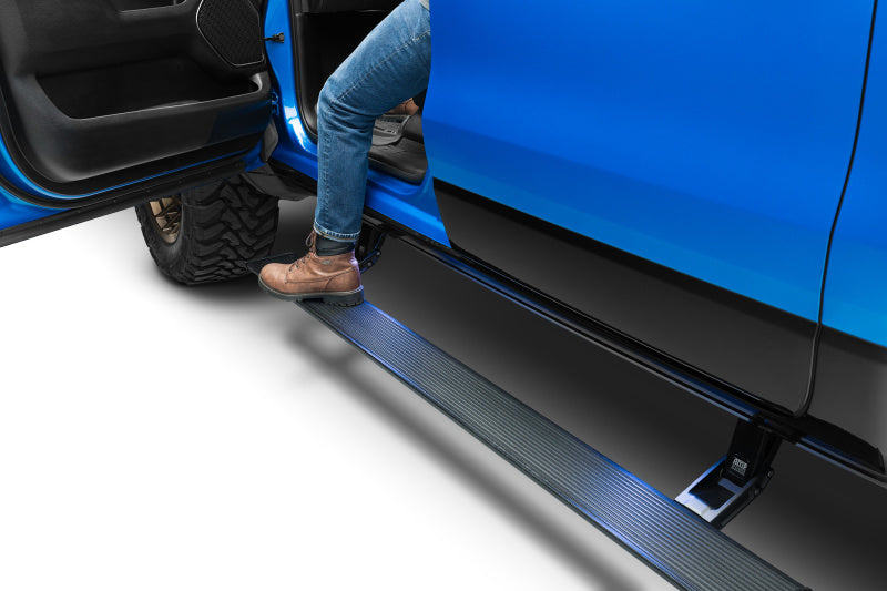 AMP Research 19-22 Ram 1500 Crew Cab PowerStep Xtreme - Negro (incluye iluminación de estilo OEM)